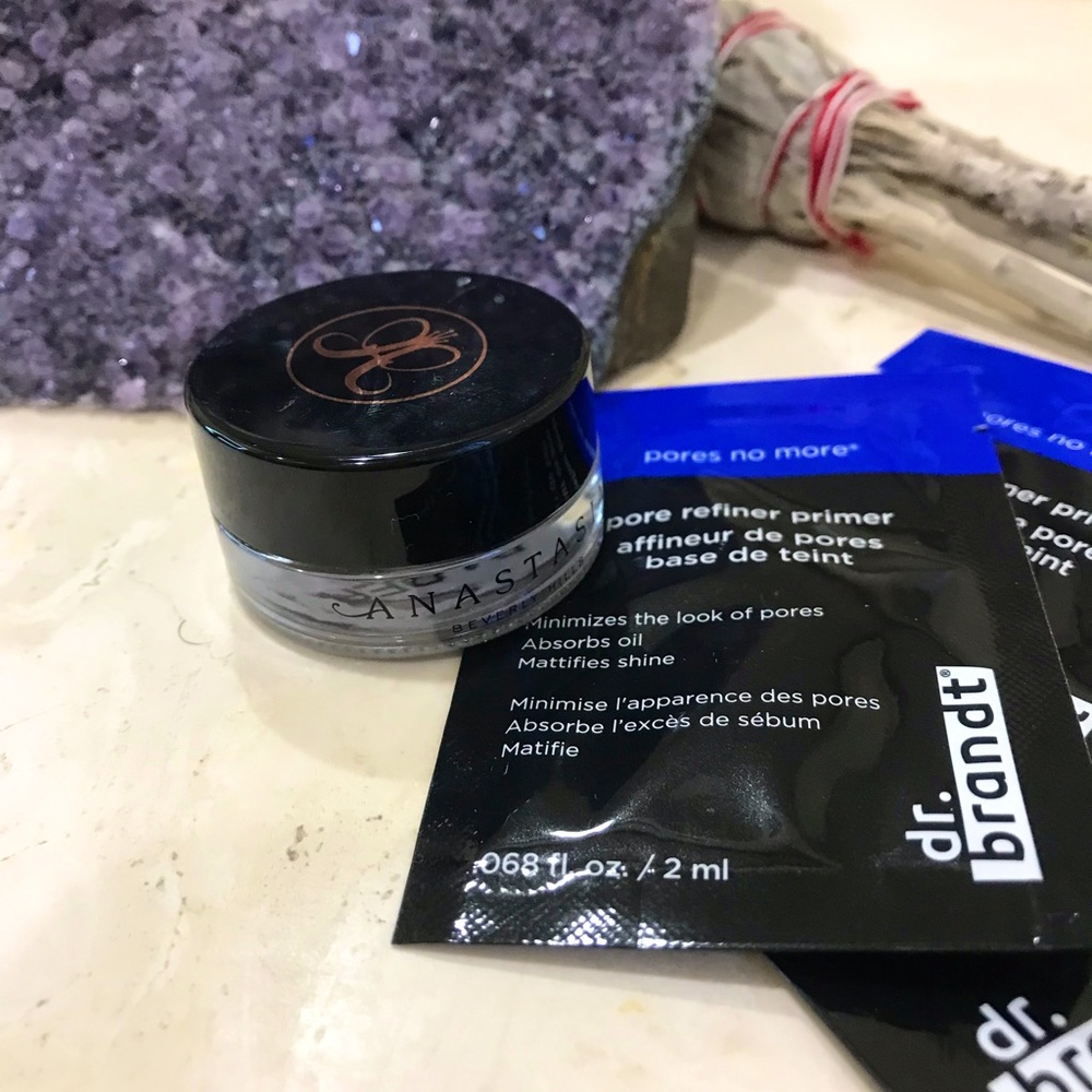 Medium brow dip and 3 sample size pore refining